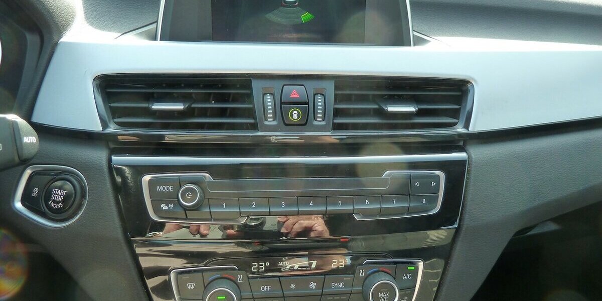 BMW X1 18 D X drive Avantage Sportsitzei AHK PDC DAB 188.000 km 15.900 &euro; Ratingen 40885