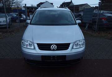 VW Touran 196.000 km 4.490 &euro; Duisburg 47249
