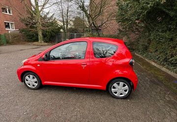 Toyota Aygo (X) 122.000 km 3.599 &euro; Düsseldorf 40476