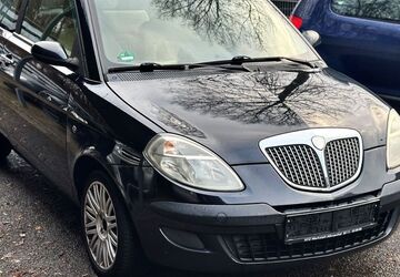 Lancia Ypsilon 123.000 km 1.990 &euro; Essen 45145