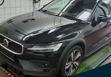 Volvo V60 Cross Country 47.350 km 41.980 &euro; Essen-Kray 45309