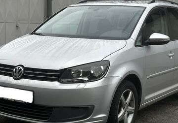 VW Touran 141.000 km 5.850 &euro; Essen 45127