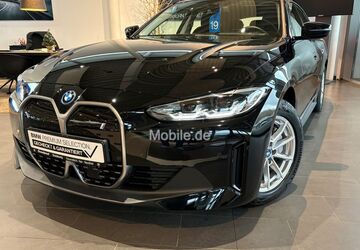 BMW i4 12.699 km 36.290 &euro; Duisburg 47119