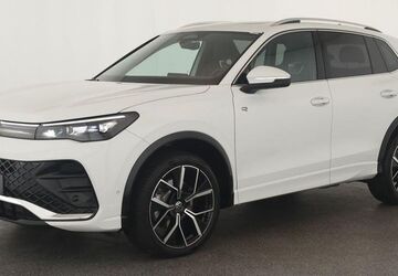VW Tiguan 16.800 km 44.384 &euro; Düsseldorf 40233