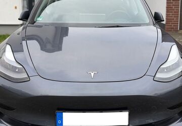 Tesla Model 3 36.973 km 25.200 &euro; Duisburg 47198