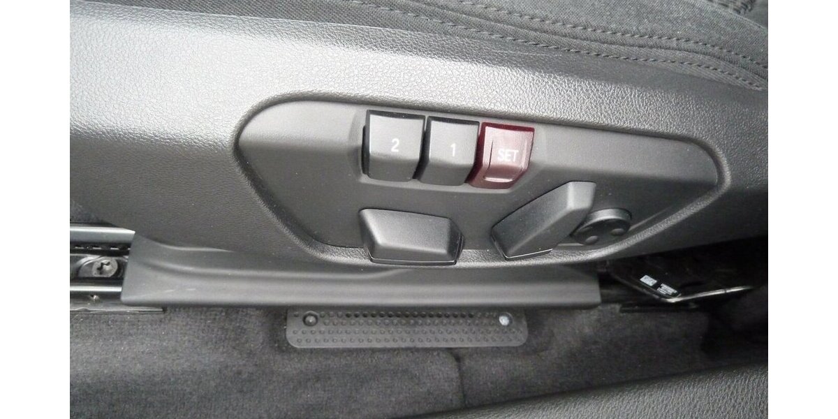 BMW X1 25e X drive Steptronic Navi Head up E-Sitze 154.000 km 17.900 &euro; Ratingen 40885