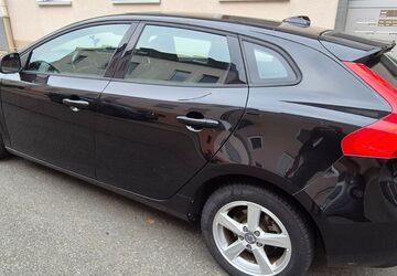 Volvo V40 135.735 km 10.500 &euro; Essen 45134