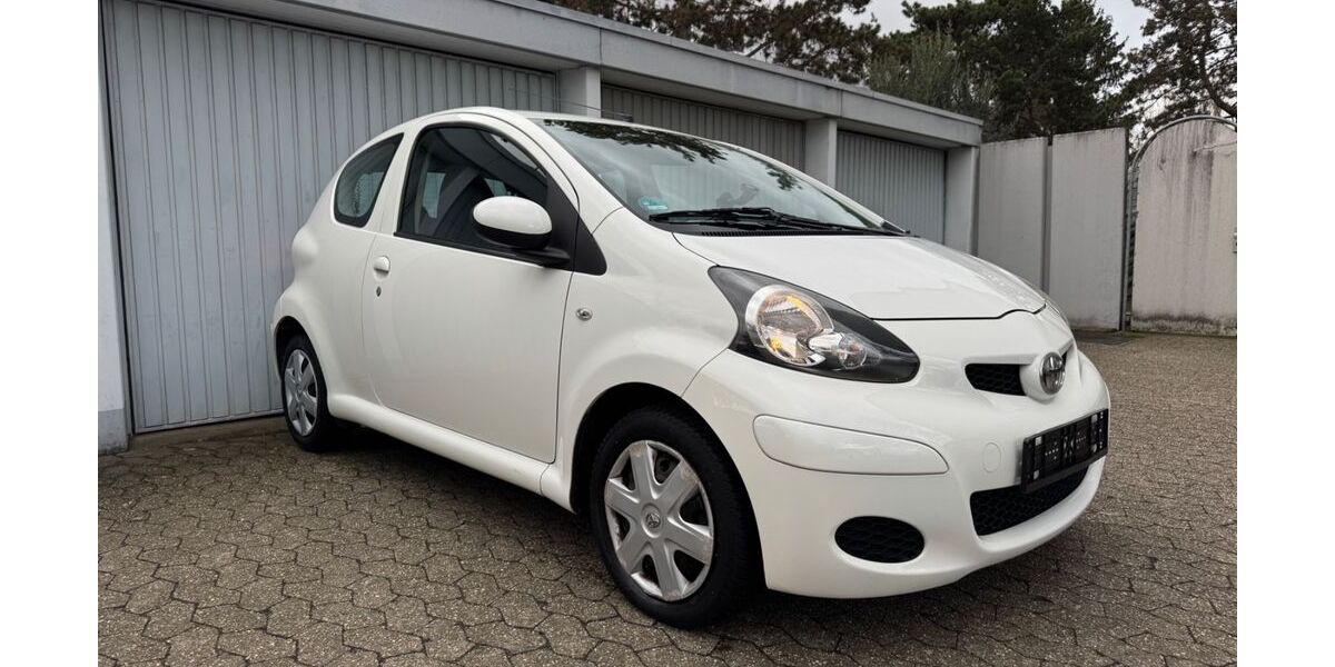 Toyota Aygo (X) 143.950 km 2.750 &euro; Düsseldorf 40472