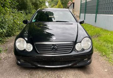 Mercedes-Benz 220 267.000 km 2.990 &euro; Oberhausen 46047