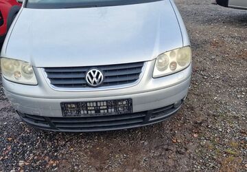 VW Touran 302.500 km 1.299 &euro; Essen 45326