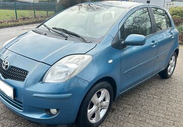 Toyota Yaris 98.400 km 4.300 &euro; Oberhausen 46047