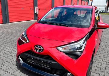 Toyota Aygo (X) 45.468 km 9.399 &euro; Oberhausen 46145