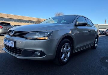 VW Jetta 111.740 km 8.890 &euro; Düsseldorf 40233