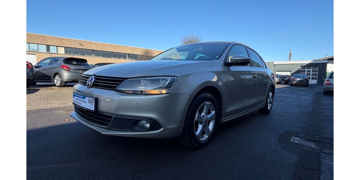 VW Jetta 111.740 km 8.890 &euro; Düsseldorf 40233