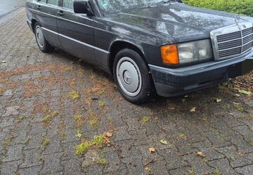 Mercedes-Benz 190 242.300 km 2.450 &euro; Essen 45899