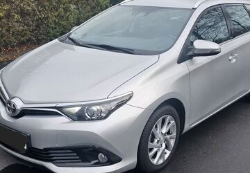 Toyota Auris Touring Sports 114.391 km 6.900 &euro; Essen 45327