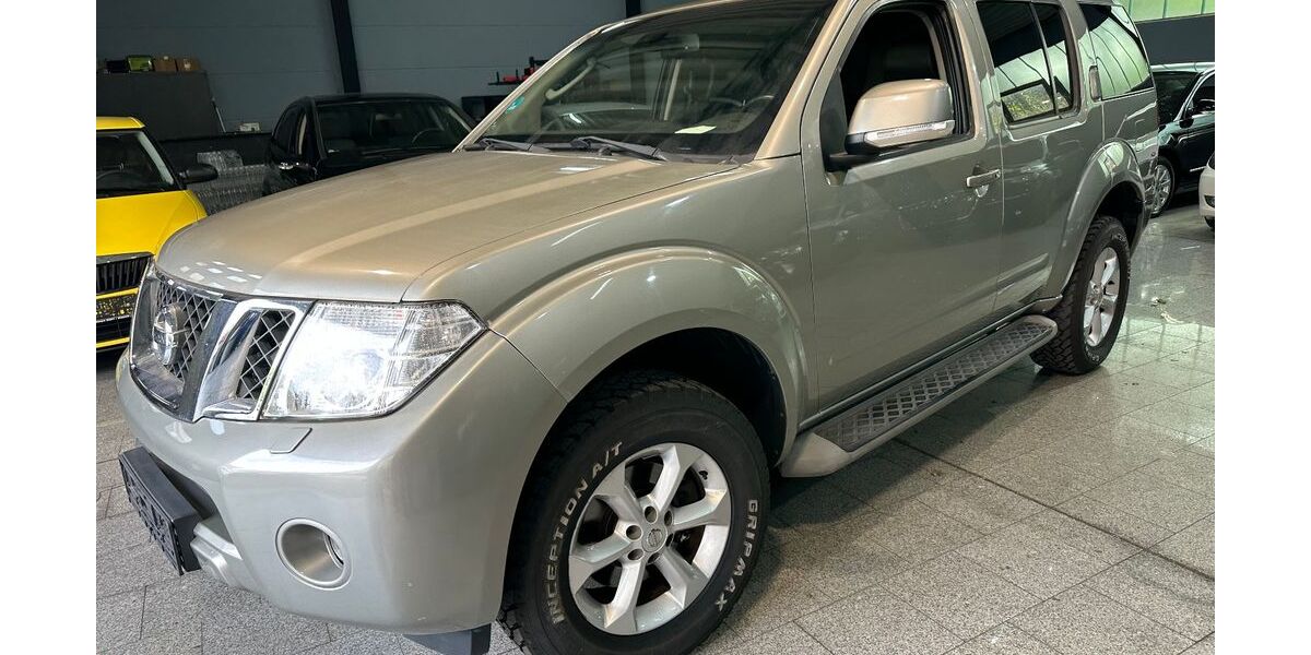 Nissan Pathfinder 146.900 km 15.990 &euro; Duisburg 47059