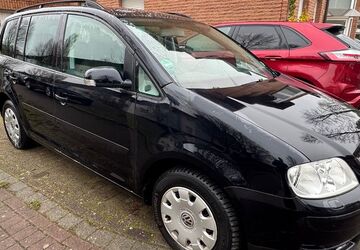 VW Touran 244.000 km 2.840 &euro; Essen 45327