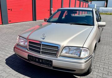 Mercedes-Benz C 180 144.914 km 4.000 &euro; Oberhausen 46145