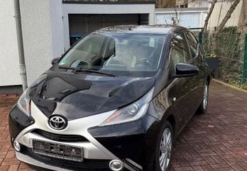 Toyota Aygo (X) 72.301 km 6.900 &euro; Recklinghausen 45659