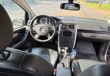 Mercedes-Benz 200 224.000 km 1.300 &euro; Düsseldorf 40627