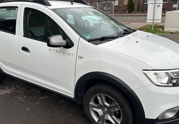 Dacia Sandero 50.000 km 8.880 &euro; Duisburg 47138