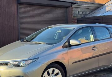 Toyota Auris 125.000 km 7.450 &euro; Duisburg 47179