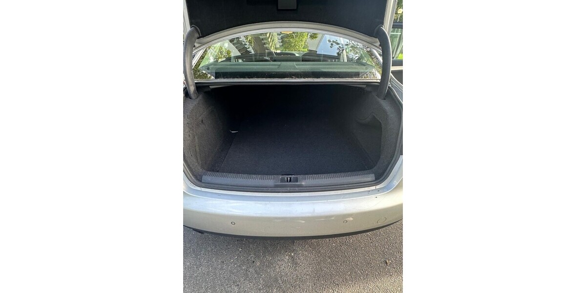 Audi A4 137.484 km 8.350 &euro; Düsseldorf 40213